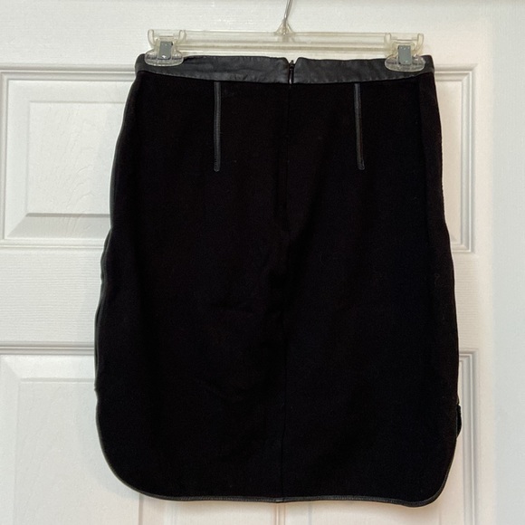 Club Monaco mini skirt - Picture 2 of 4